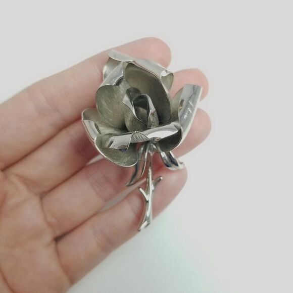 Vintage 3D Rose Shape Brooch, Silver Tone Setting Signed JP, Retro Unisex Estate - Picture 7 of 7